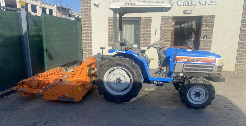 Zakladač trávnika/spätná fréza za traktor